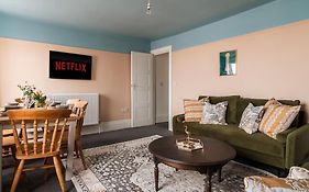 Seaside Serenity: 3-Bedroom Beach Haven In Margate